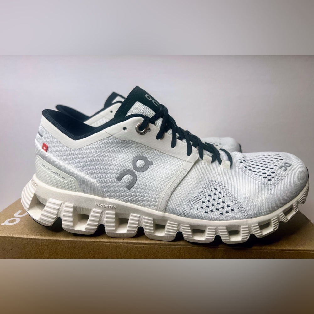 On Cloud X Women’s Running Shoe, White/Black, W 7.5 US, 40.99702 Cloudtec - Picture 9 of 9